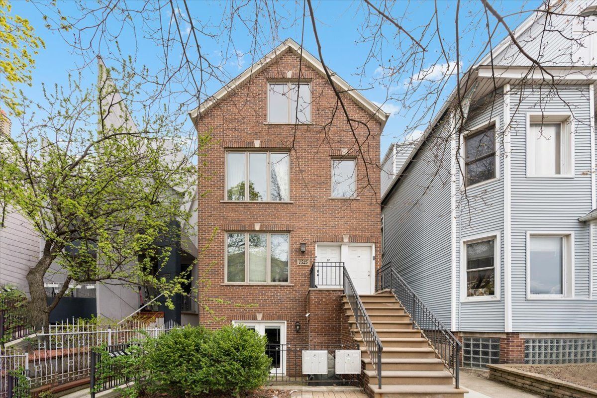 1525 W Barry Avenue #1F — Chicago, IL 60657