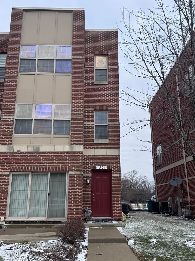 1809 Riverwoods Drive, Melrose Park, IL 60160