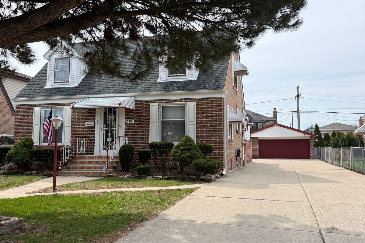 7445 Winona Street, Harwood Heights, IL 60706