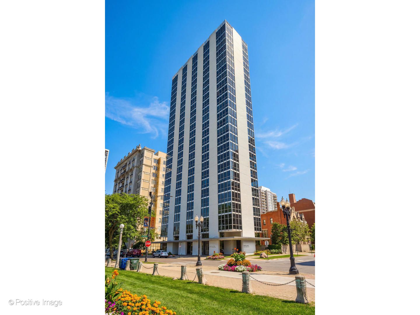 1555 N Dearborn Parkway #14AB — Chicago, IL 60610