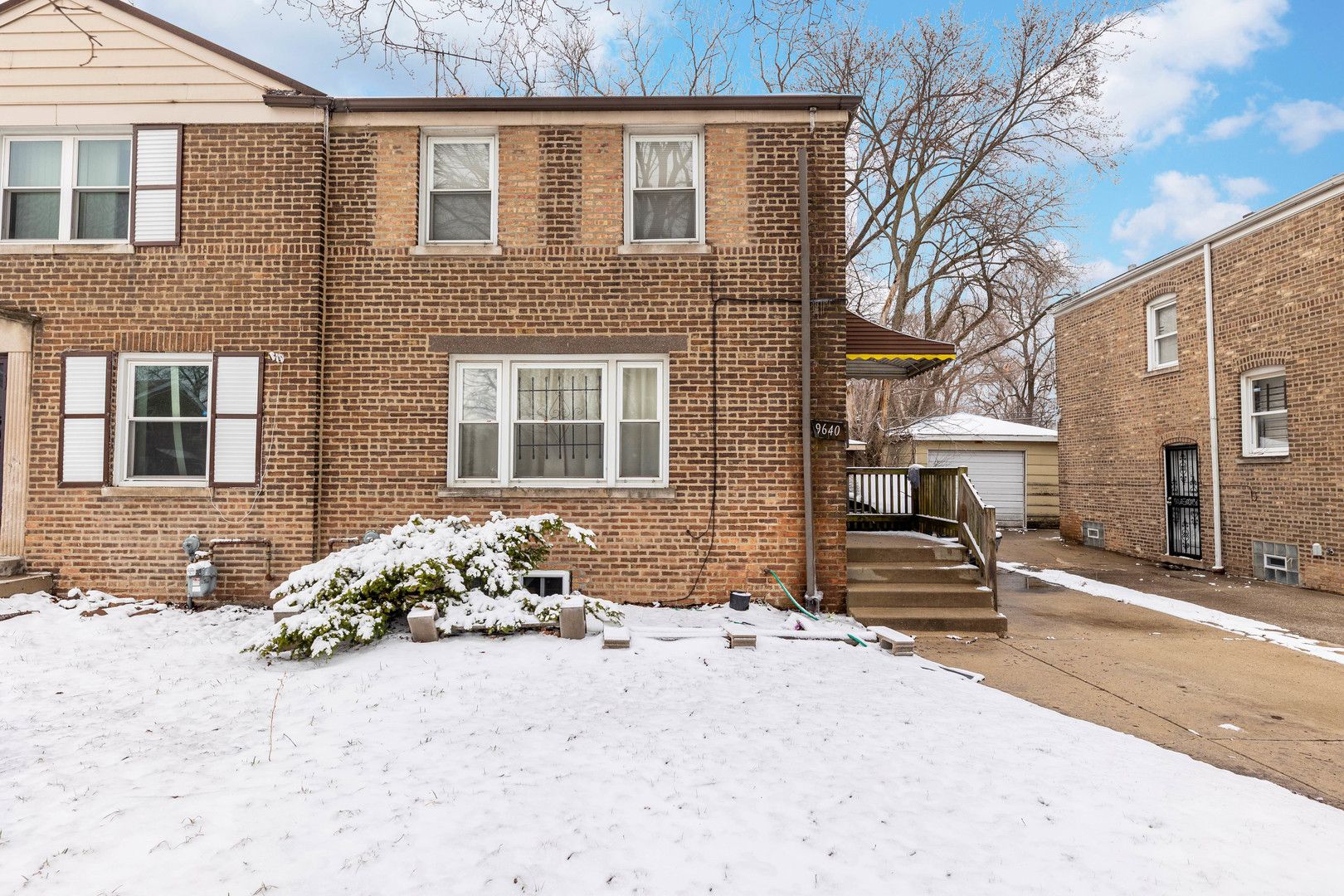 9640 S Hoxie Avenue — Chicago, IL 60617