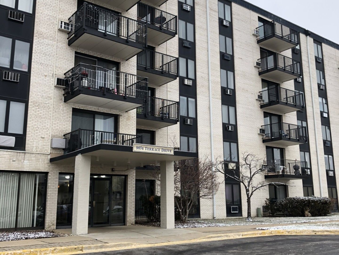 9074 W Terrace Drive #1I — Niles, IL 60714