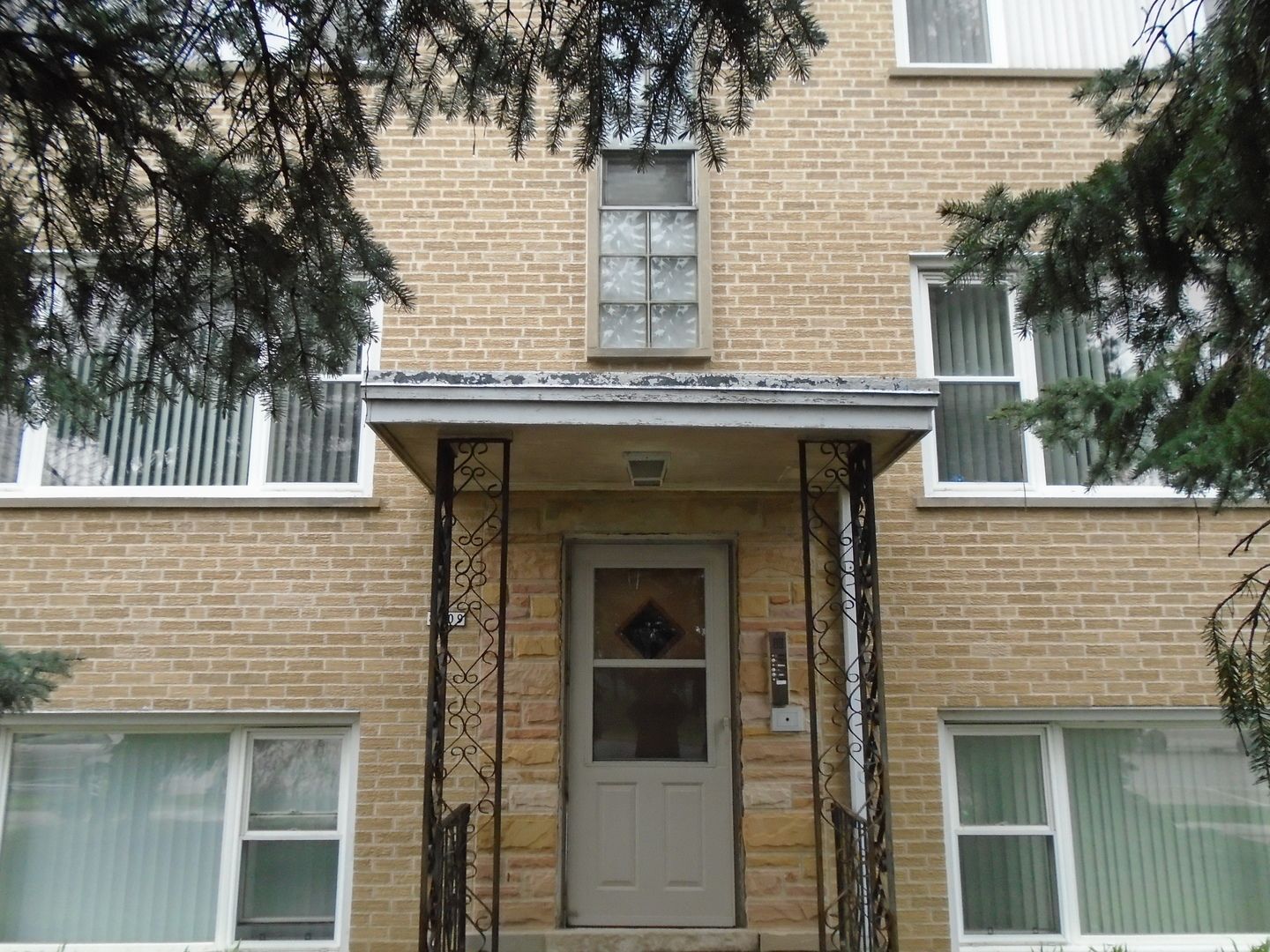 8509 N Milwaukee Avenue — Niles, IL 60714