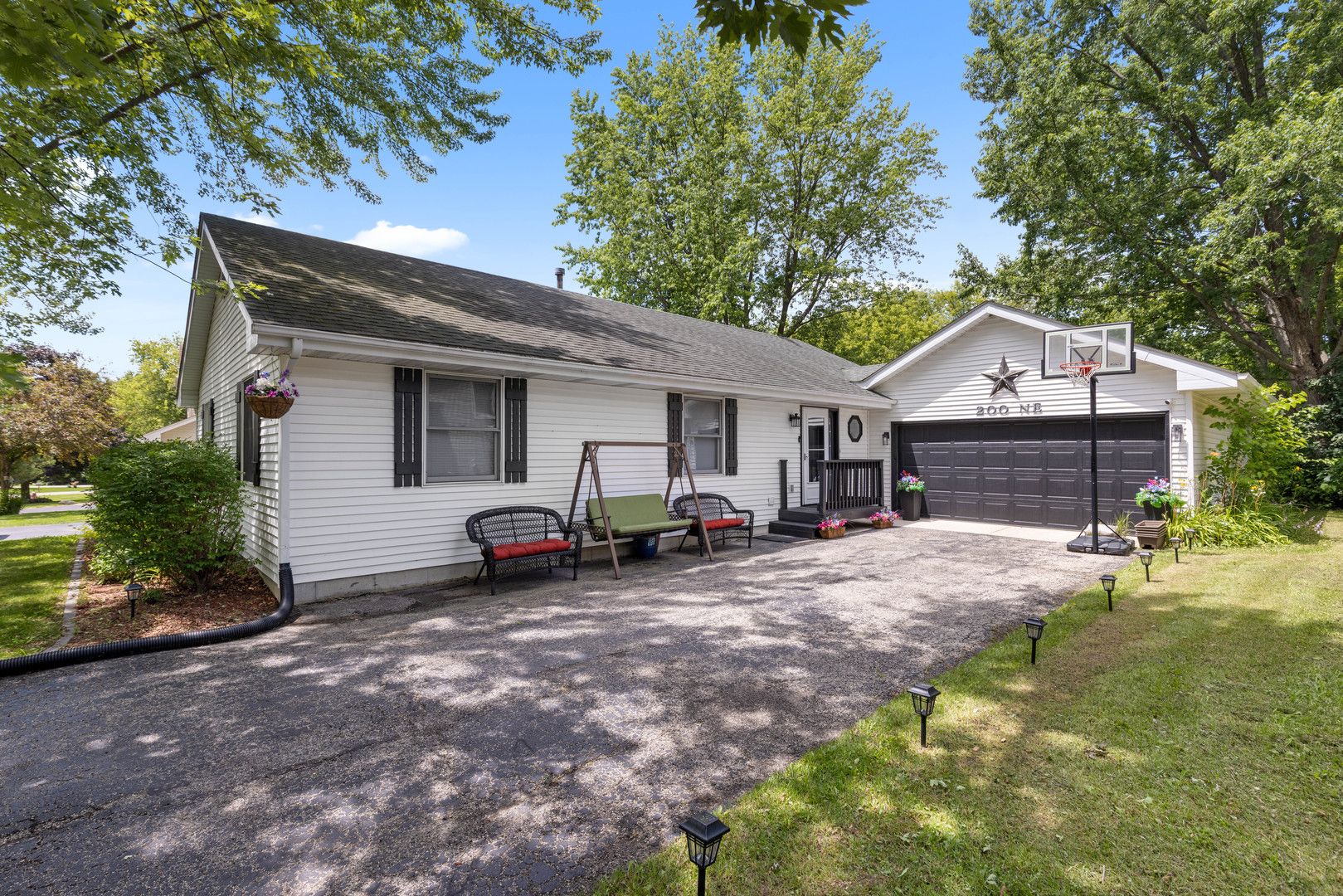 200 Bounty Drive NE — Poplar Grove, IL 61065