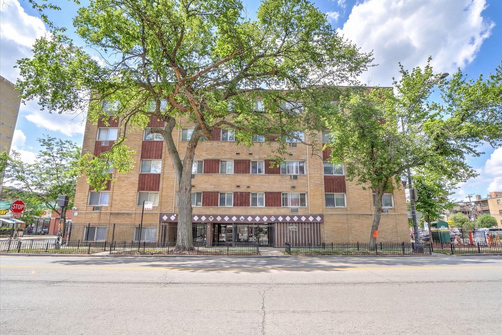 5100 N Sheridan Road #502 — Chicago, IL 60640