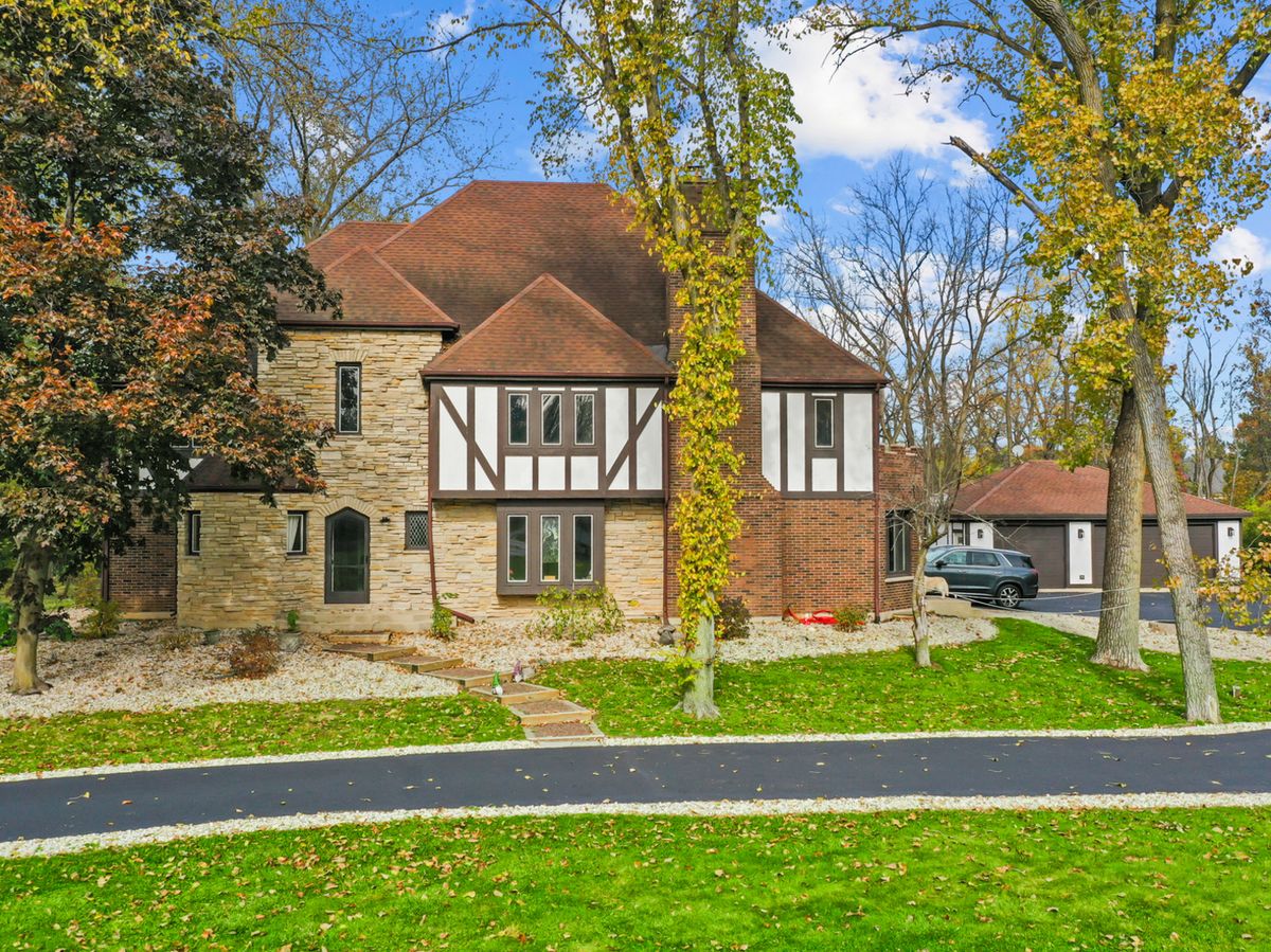 155 Helm Road, Barrington, IL 60010