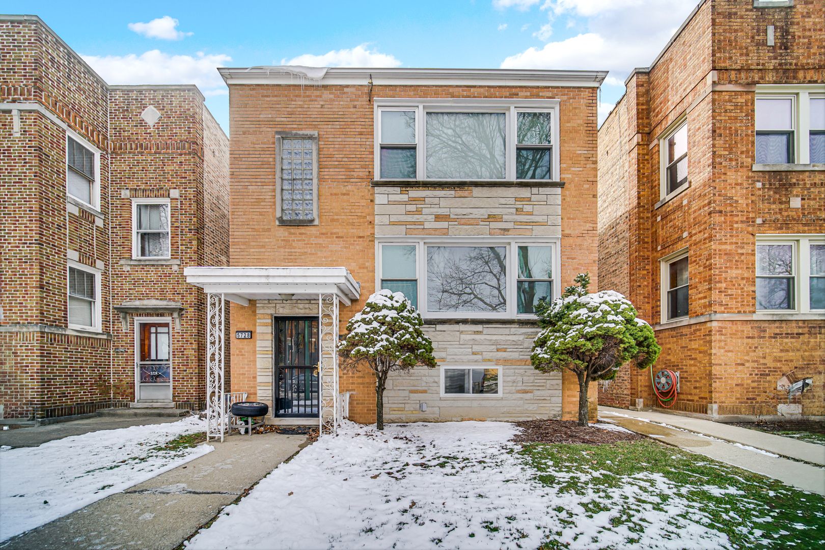 5728 N McVicker Avenue — Chicago, IL 60646