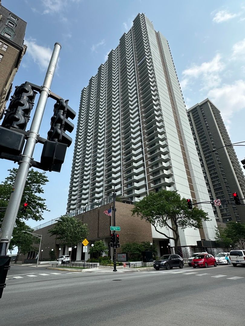 6033 N Sheridan Road #26L — Chicago, IL 60660