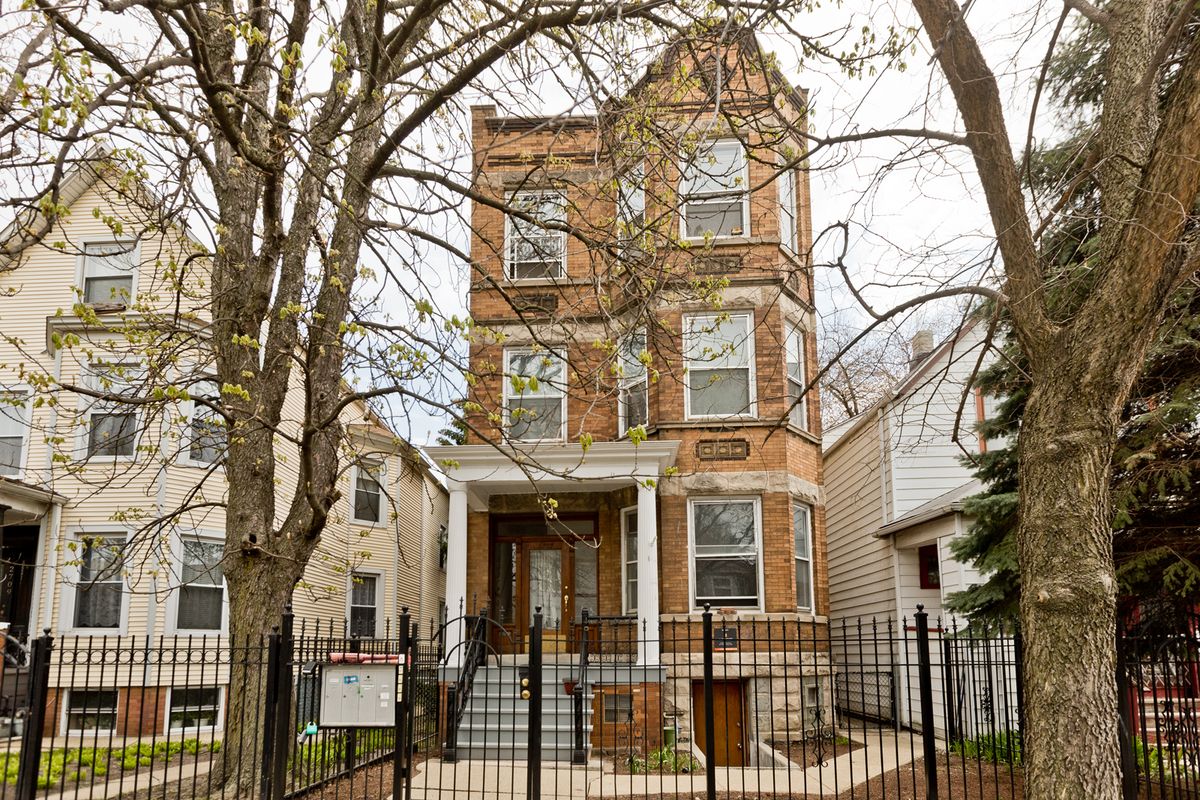 2707 Central Park Avenue, Chicago, IL 60647