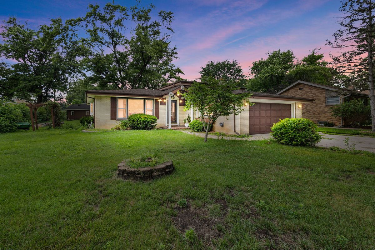 13064 71ST Avenue, Palos Heights, IL 60463