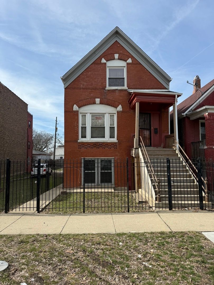 830 N SPRINGFIELD Avenue — Chicago, IL 60651