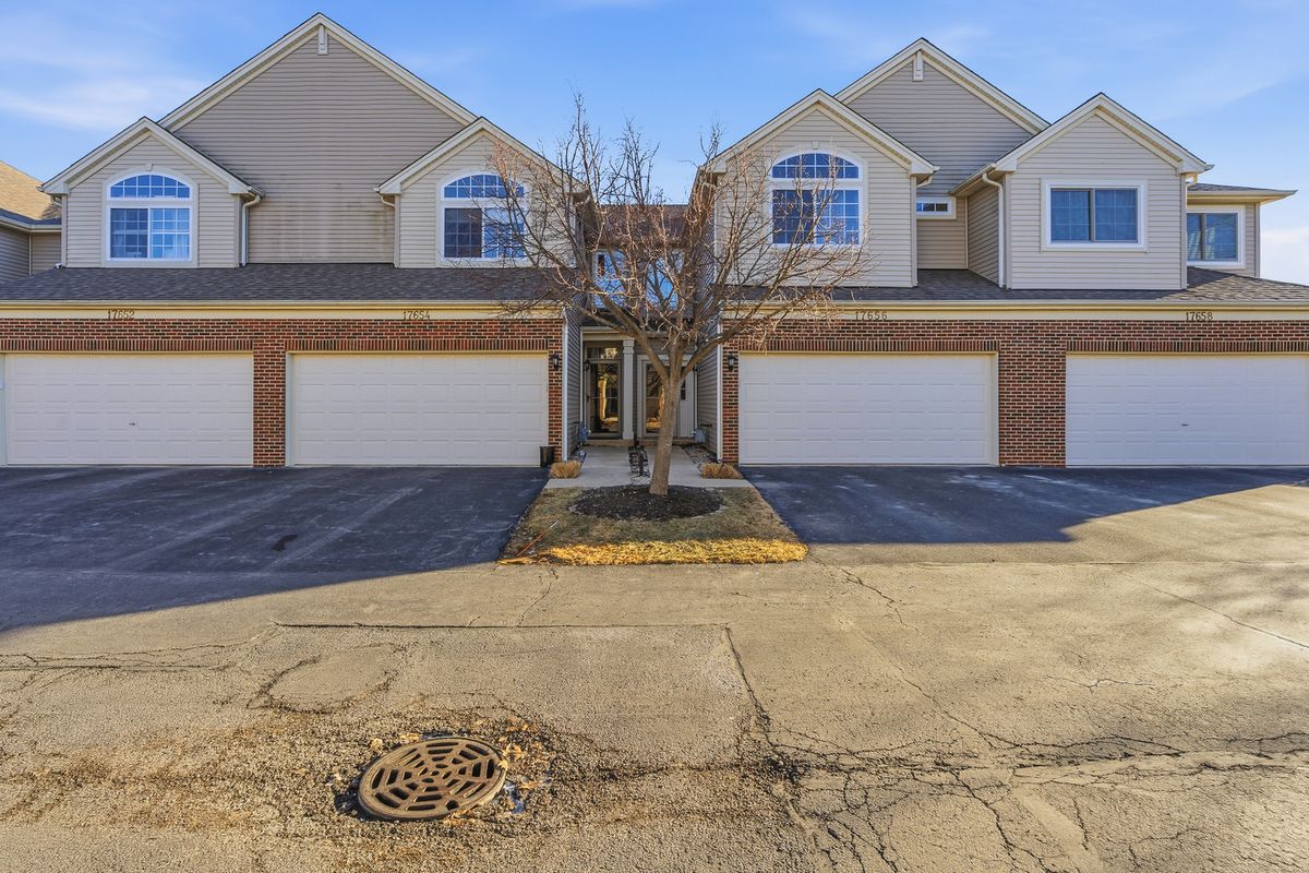 17656 Gilbert Drive, Lockport, IL 60441