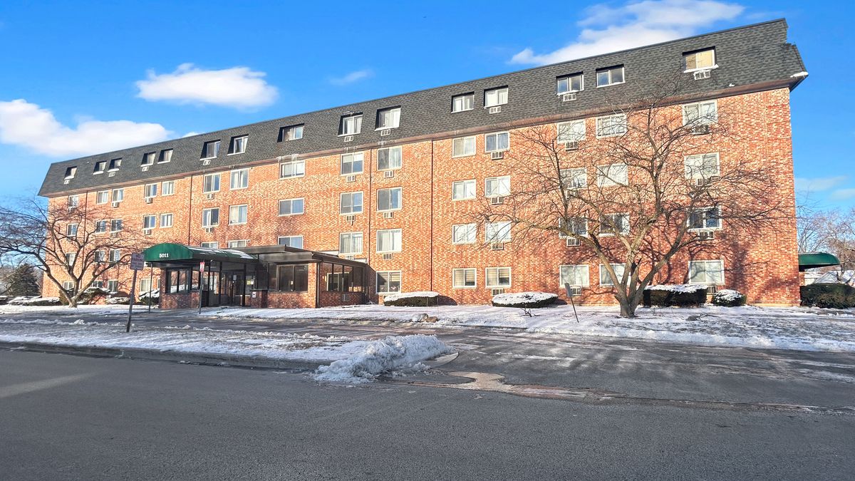 5011 Valley Lane, Streamwood, IL 60107