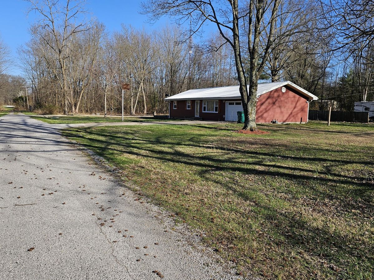111 W Hickory Street, Bluford, IL 62814