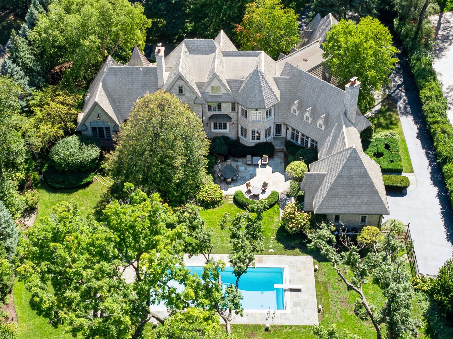 3102 White Oak Lane — Oak Brook, IL 60523