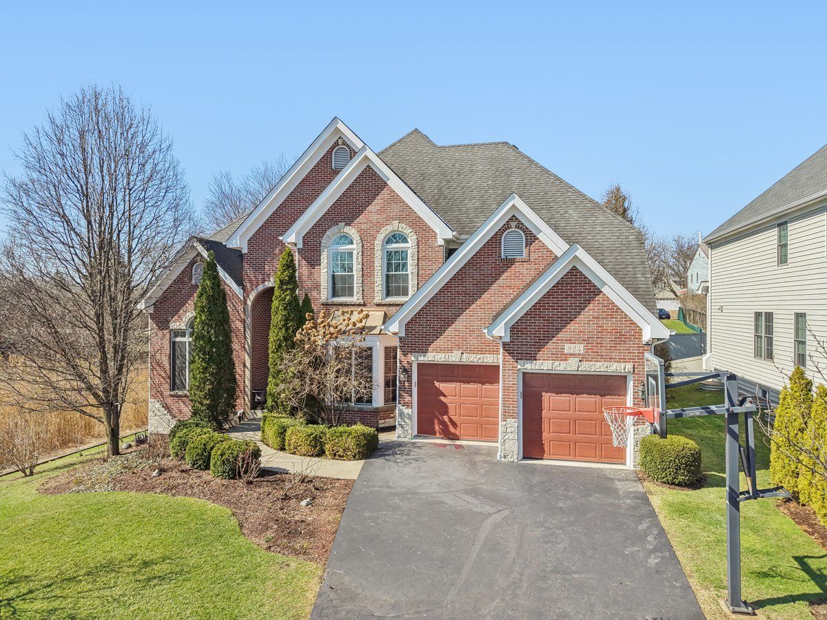 824 Megan Court, Westmont, IL 60559