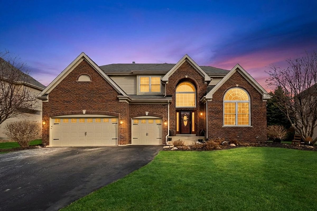 443 Glover Drive, North Aurora, IL 60542