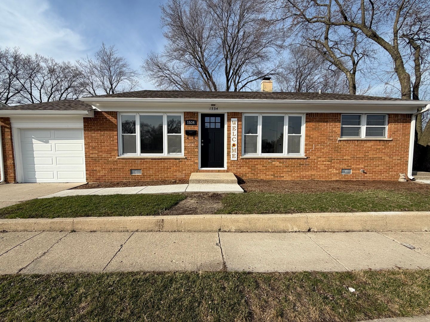 1534 E Palatine Road — Palatine, IL 60074