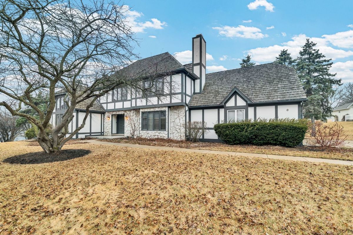 8 Heaton Court, Sugar Grove, IL 60554