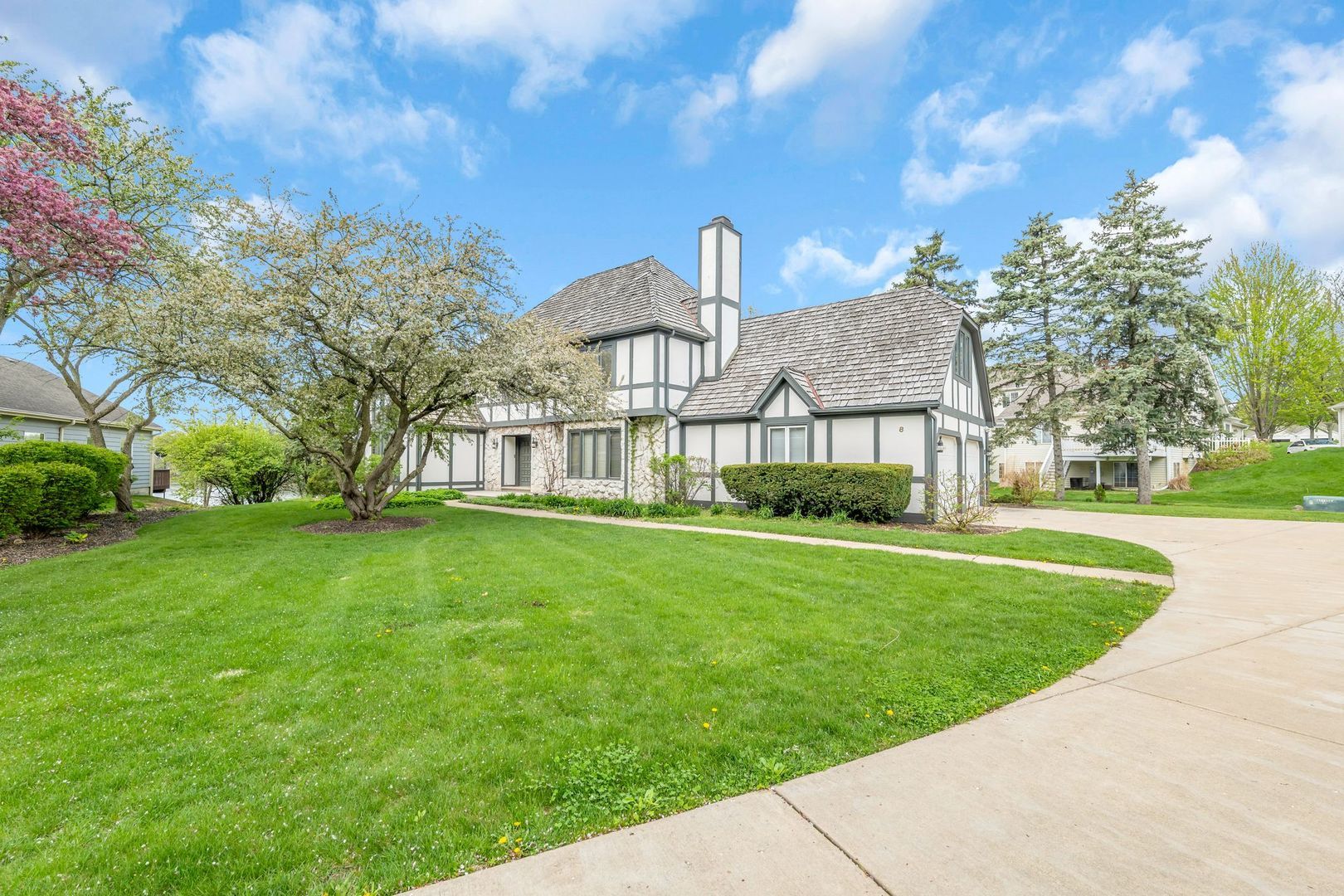 8 Heaton Court — Sugar Grove, IL 60554