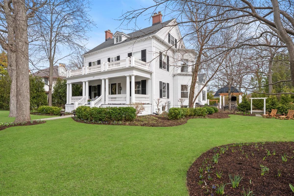 307 Abbotsford Road, Kenilworth, IL 60043