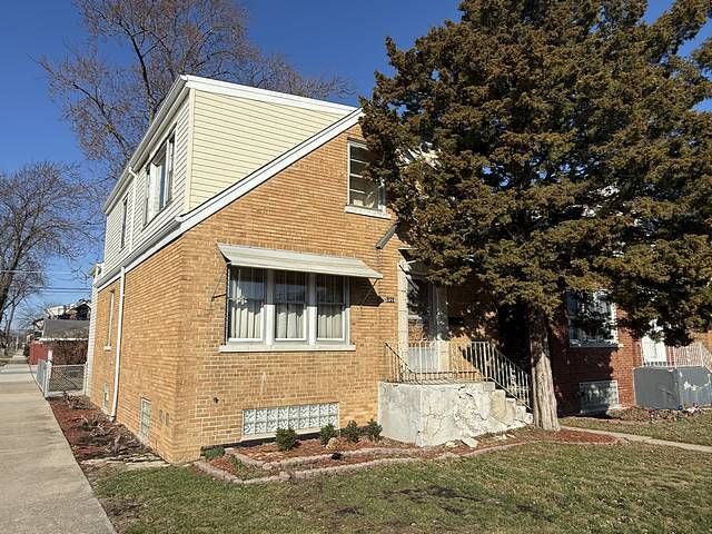 5658 S Meade Avenue — Chicago, IL 60638