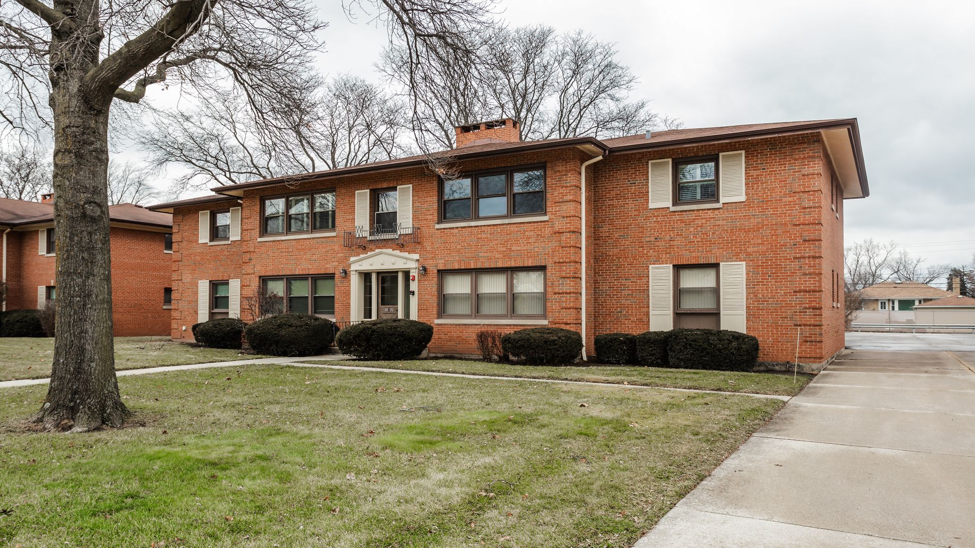 10630 W Cermak Road #2E — Westchester, IL 60154