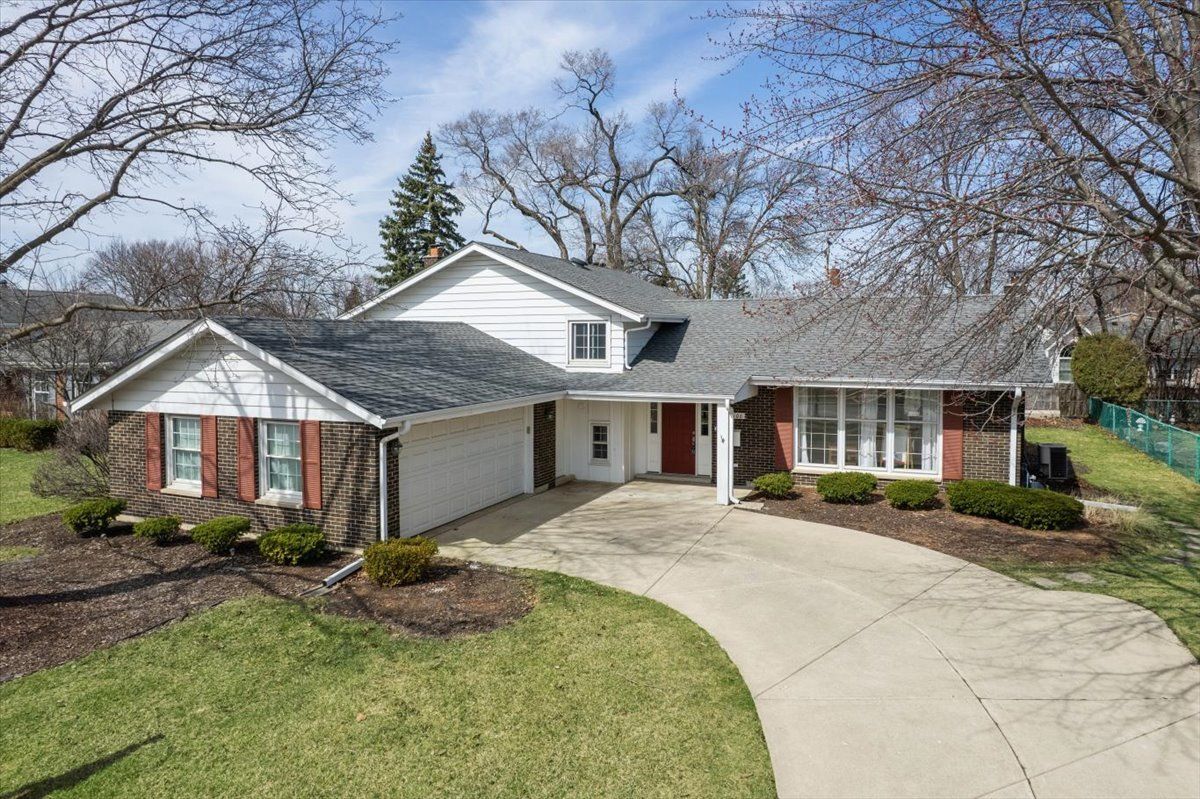 1606 Concord Drive, Arlington Heights, IL 60004