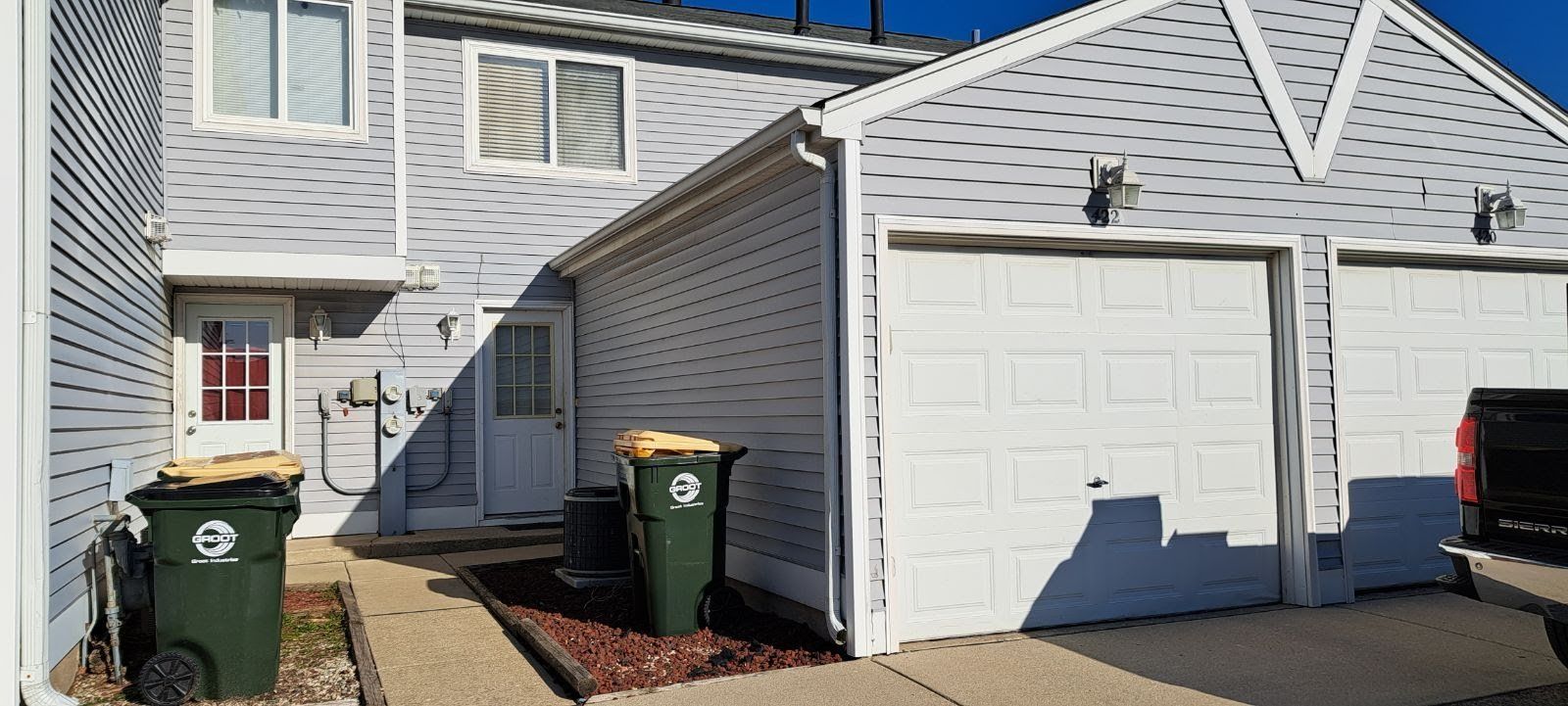 422 Meadow Green Lane #422 — Round Lake Beach, IL 60073