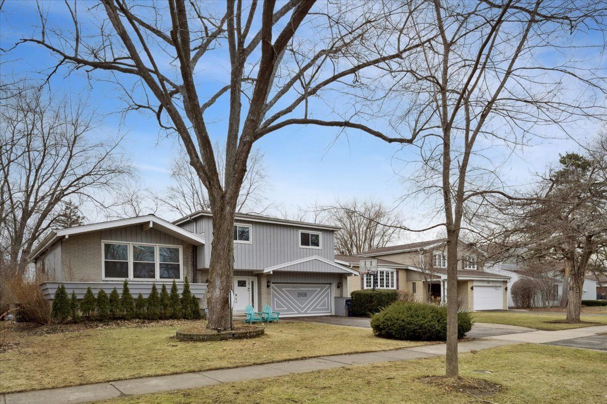 1908 Mccraren Road — Highland Park, IL 60035