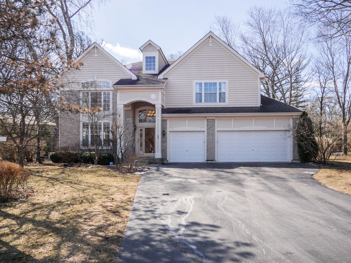 33 River Oaks Circle, Buffalo Grove, IL 60089