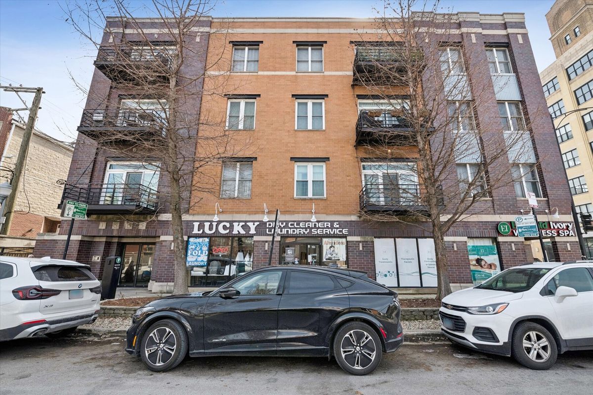 1555 School Street, Chicago, IL 60657