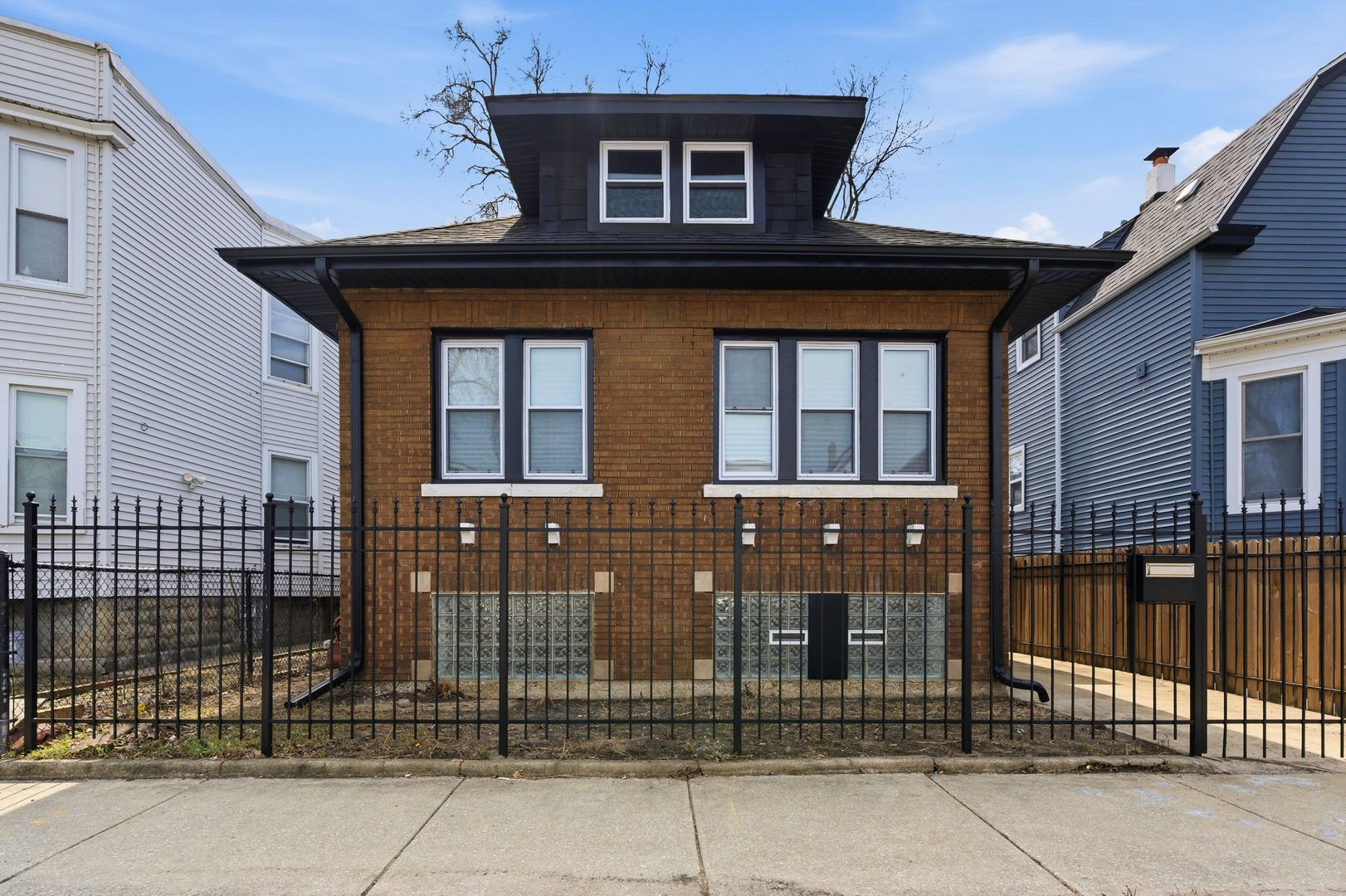 4833 W Potomac Avenue — Chicago, IL 60651