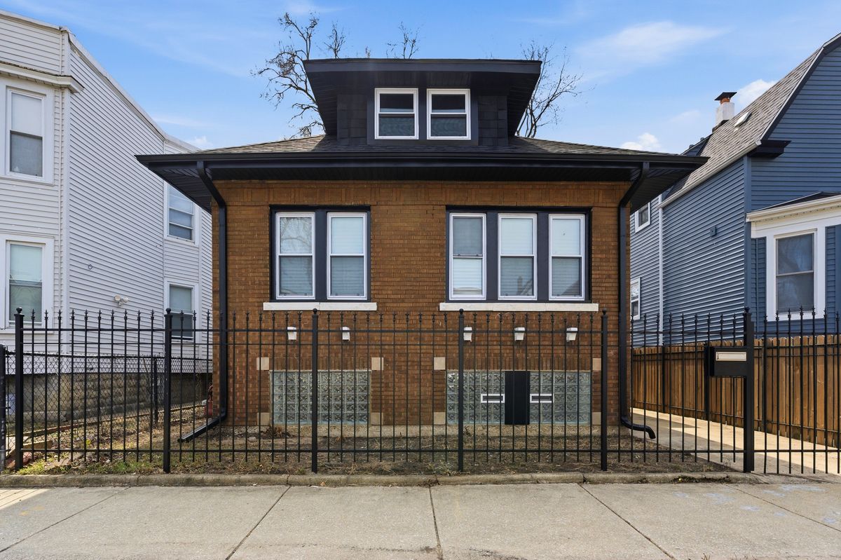 4833 Potomac Avenue, Chicago, IL 60651