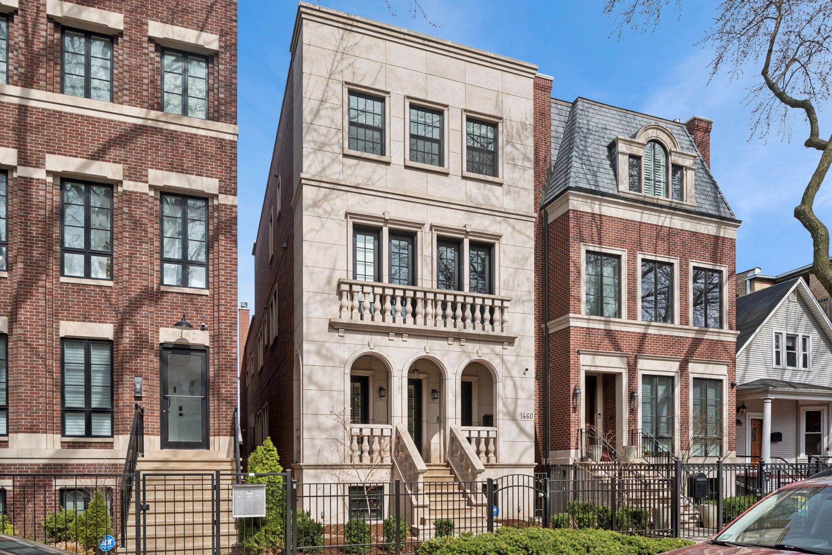 1460 W Byron Street — Chicago, IL 60613