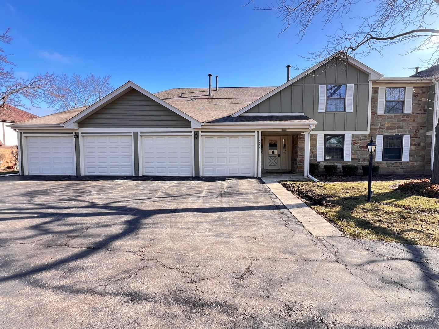 1542 Heather Court #A2 — Wheeling, IL 60090