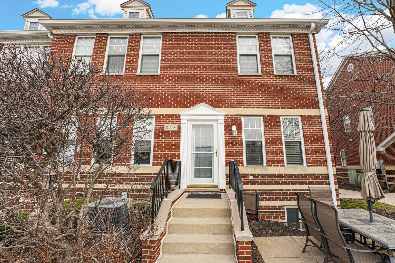 8217 Lincoln Avenue — Skokie, IL 60077