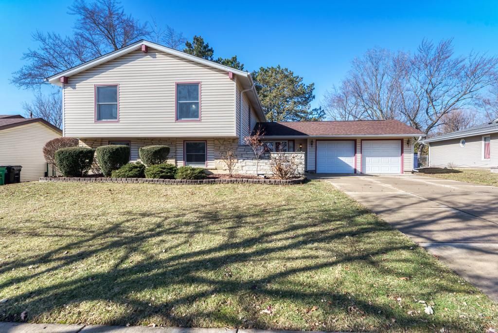 182 Lockwood Lane — Bloomingdale, IL 60108