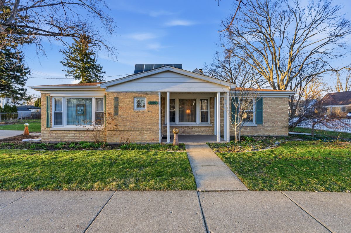 1010 Elm Street, Arlington Heights, IL 60004