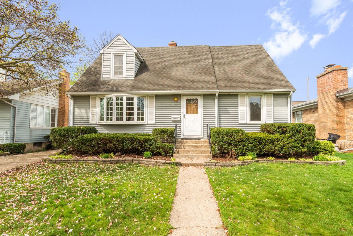 714 Parkside Avenue, Elmhurst, IL 60126