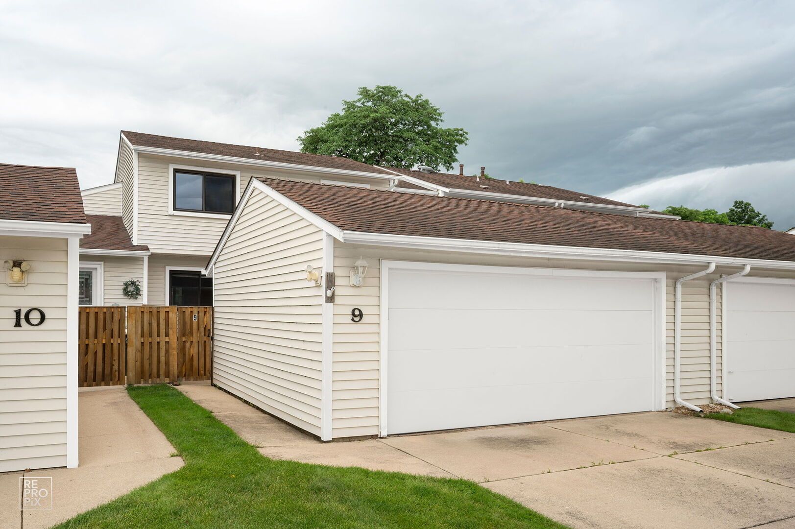 9 Wake Robin Court — Woodridge, IL 60517