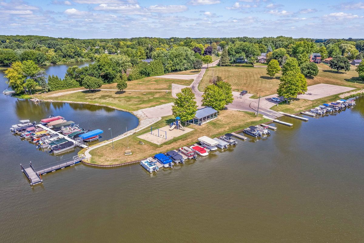 1787 Suzy Street, Lake Holiday, IL 60548
