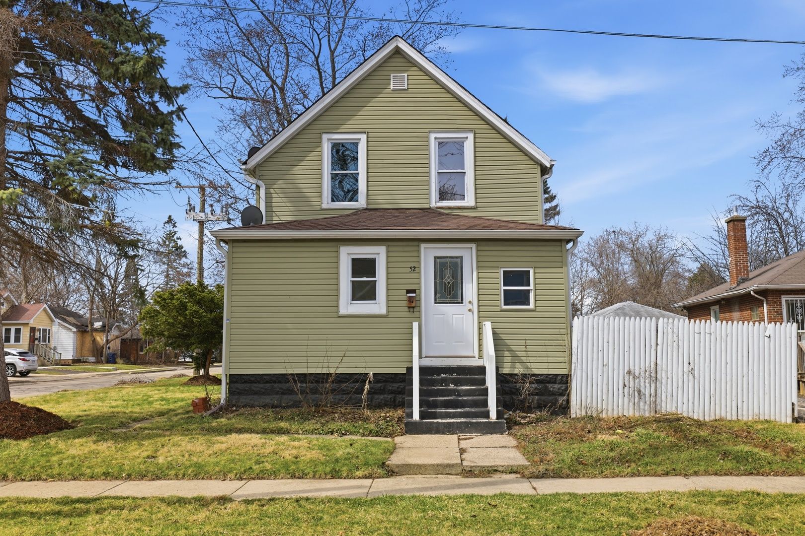 52 Wisconsin Avenue — Waukegan, IL 60085