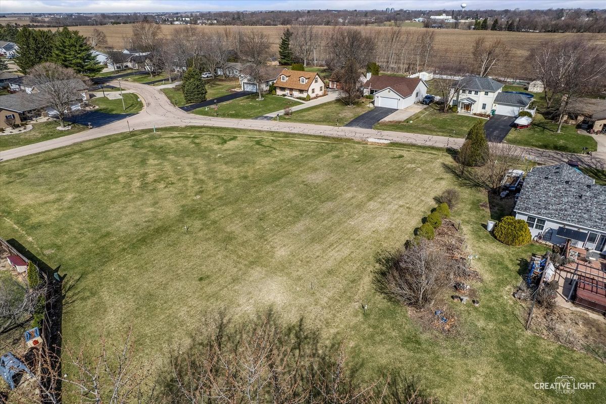 561 Lasalle Drive, Somonauk, IL 60552