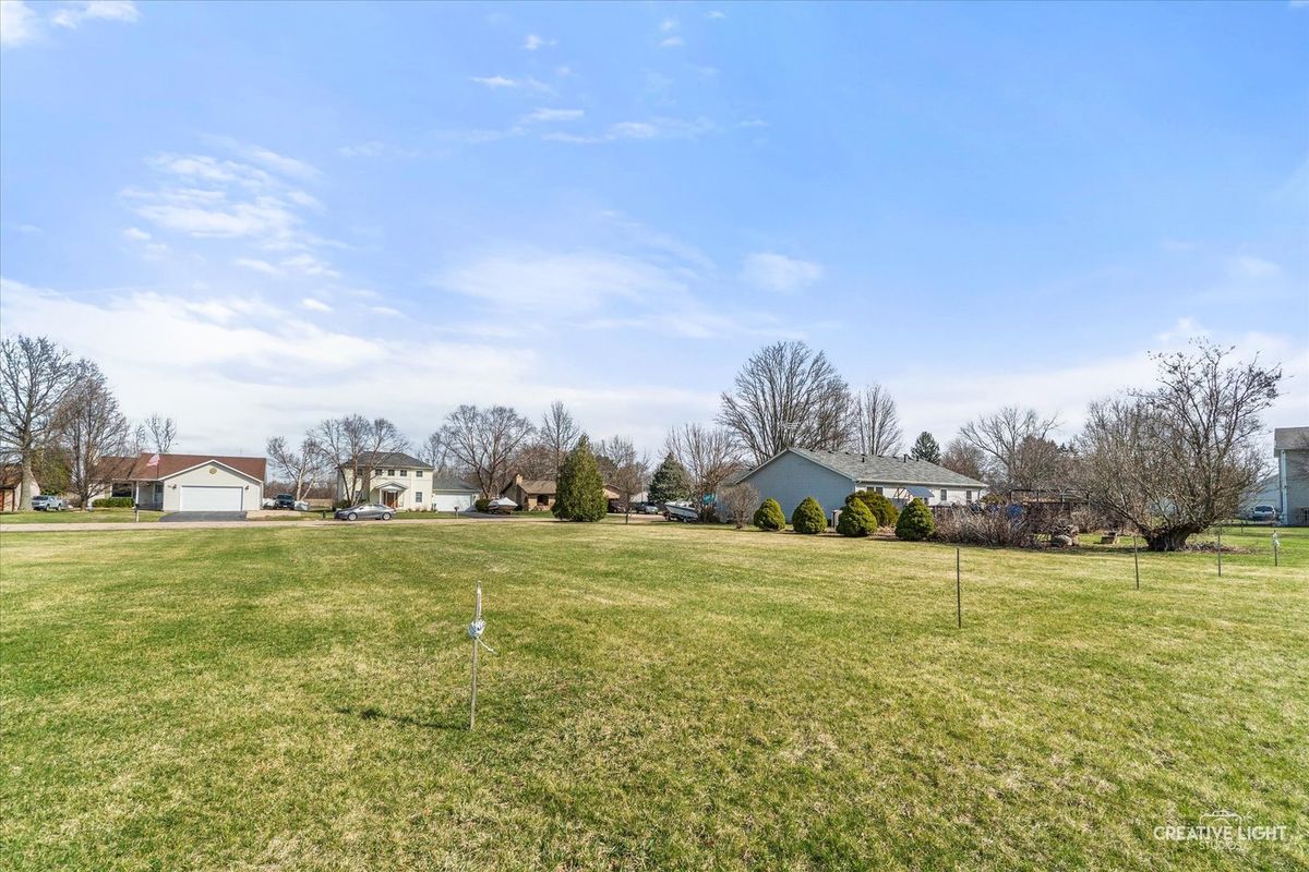 561 Lasalle Drive, Somonauk, IL 60552