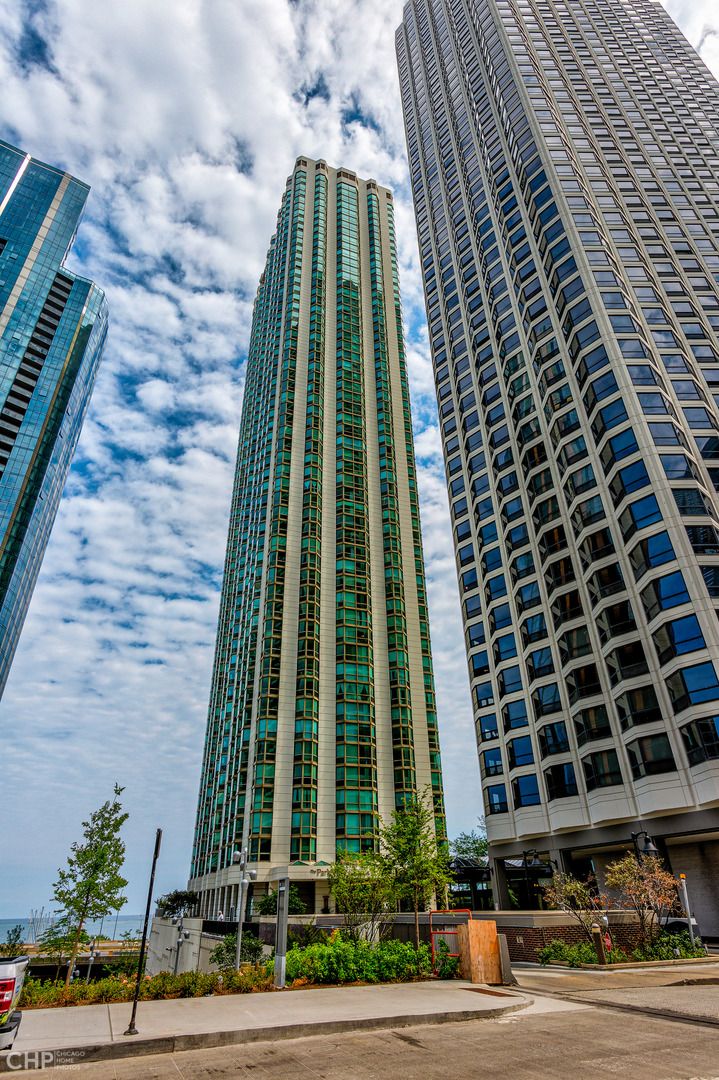195 N HARBOR Drive #401 — Chicago, IL 60601