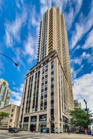118 Erie Street, Chicago, IL 60611