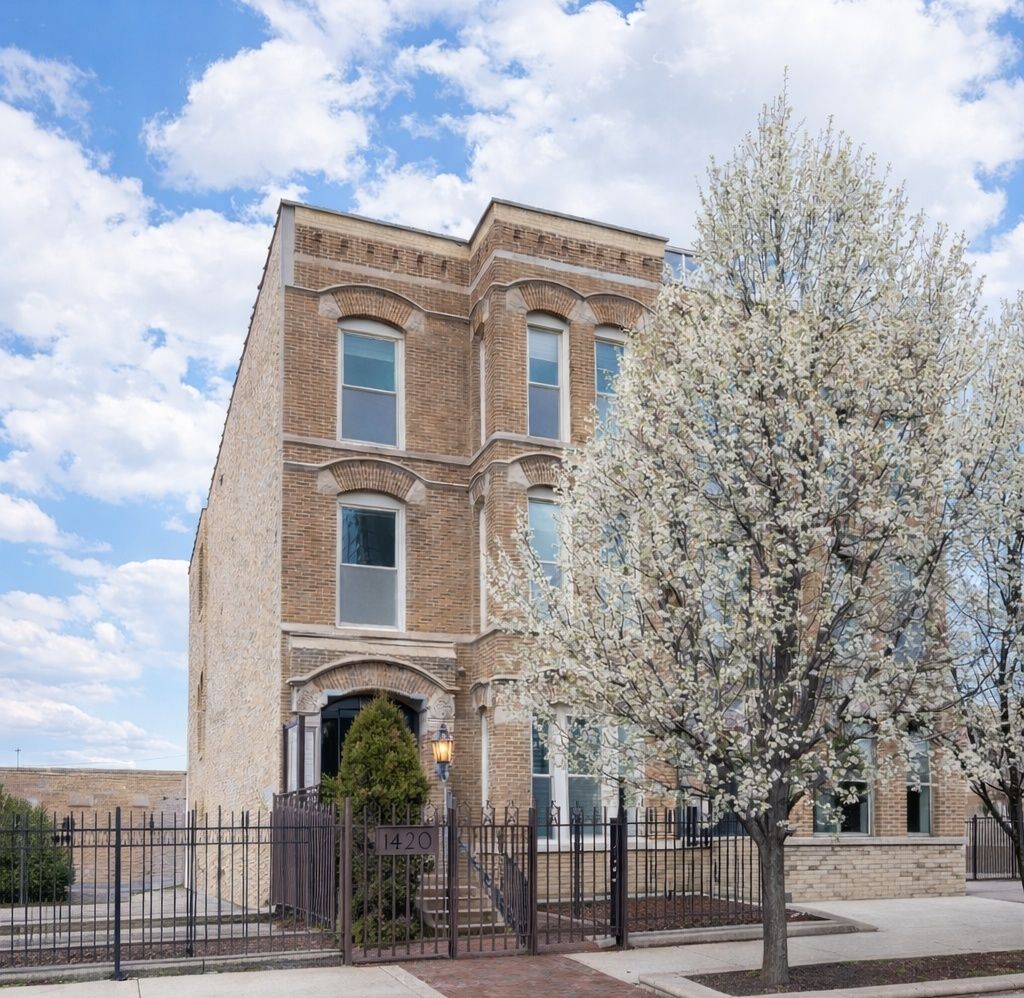 1420 W Fulton Street — Chicago, IL 60607