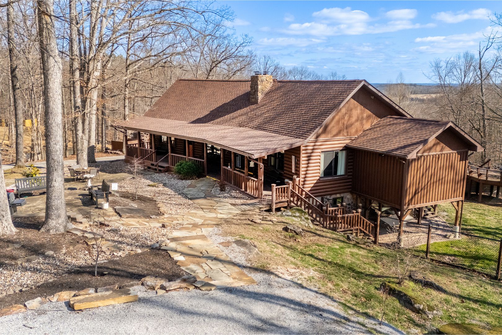 1425 Skyline Drive — Cobden, IL 62920