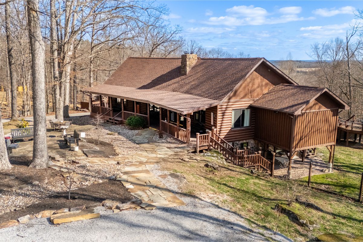 1425 Skyline Drive, Cobden, IL 62920